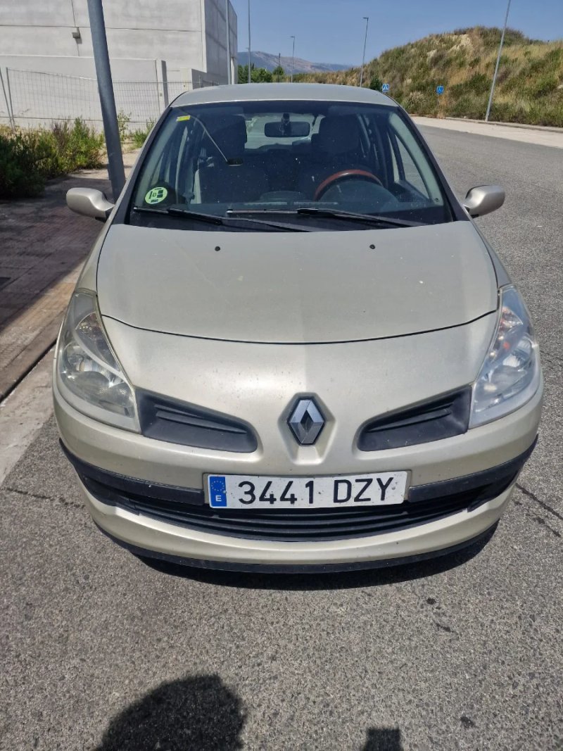 Renault Clio 2005 - foto 1