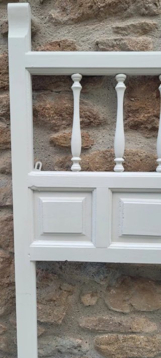 Dos cabeceros de cama estilo castellano madera.