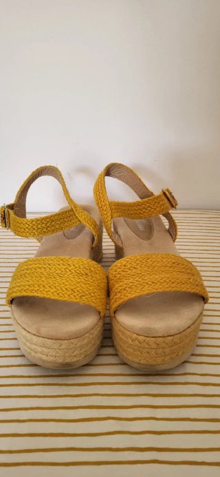 Sandalias amarillas esparto tacón bajo, plataforma