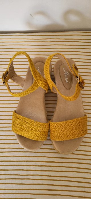 Sandalias amarillas esparto tacón bajo, plataforma