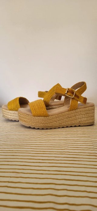 Sandalias amarillas esparto tacón bajo, plataforma