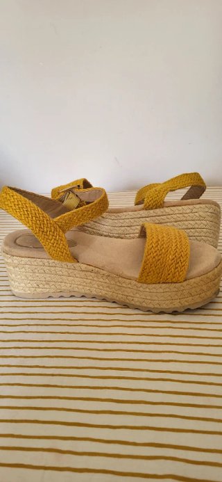 Sandalias amarillas esparto tacón bajo, plataforma