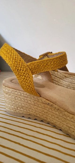 Sandalias amarillas esparto tacón bajo, plataforma
