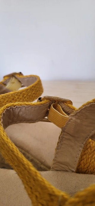 Sandalias amarillas esparto tacón bajo, plataforma