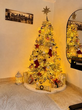 Árbol de Navidad Dorado y Verde nevado