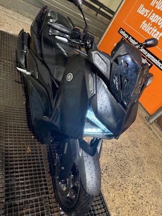 Yamaha XMAX 125 tech max cromada