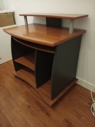 Mesa escritorio con balda extraíble