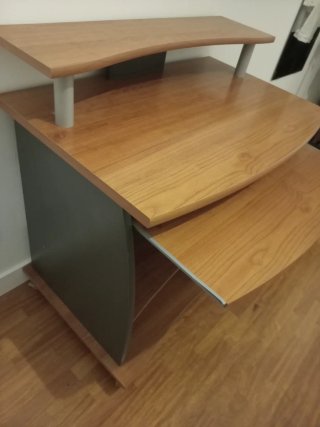 Mesa escritorio con balda extraíble