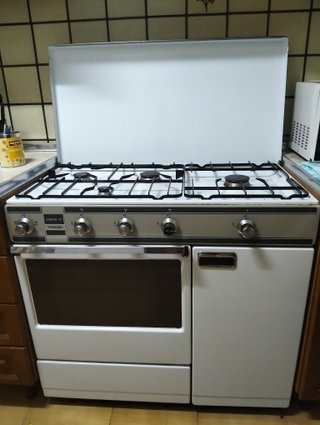 Cocina de gas blanca