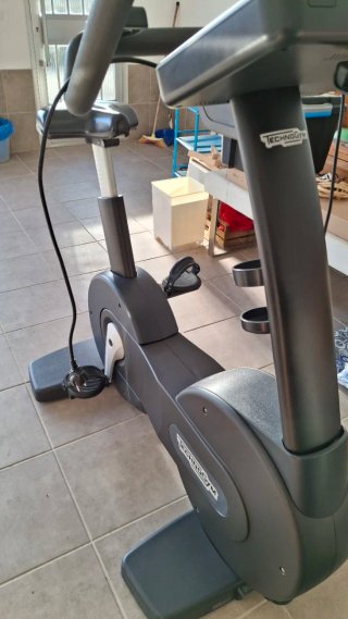 Bicicleta Estática Technogym