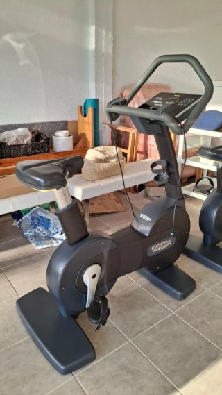 Bicicleta Estática Technogym