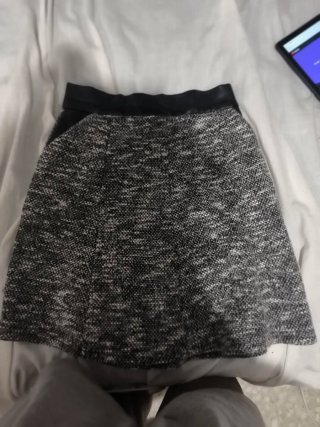 Falda negra con blanco y cinto negro Falda de raya