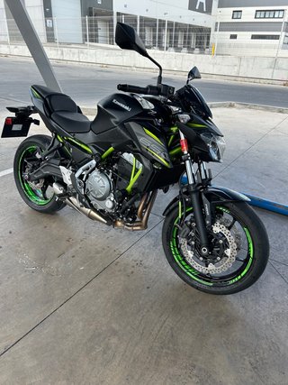 Kawasaki Z650 Negra y Verde