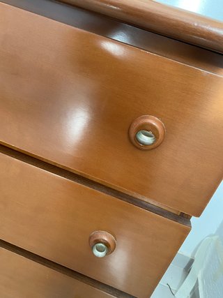 Tocador de madera con espejo