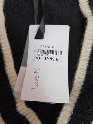 Chaqueta negra y blanca