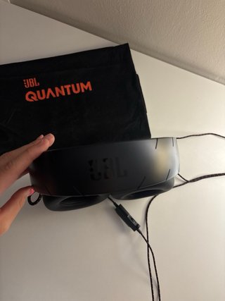 Auriculares JBL Quantum Negros y Naranjas