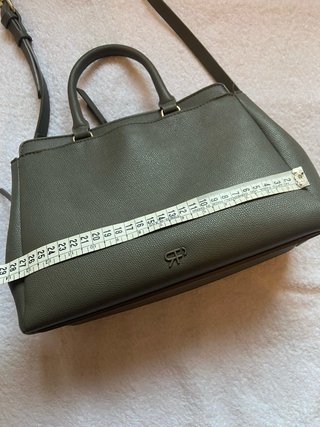 Bolso de mano verde multicompartimento