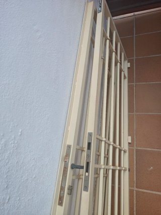Rejas de seguridad para puertas.