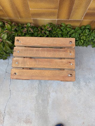 Tavolino artigianale in legno per esterni
