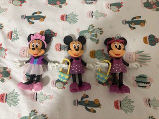 3 Figuras Minnie Mouse con Ropas