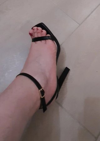 Sandali neri eleganti