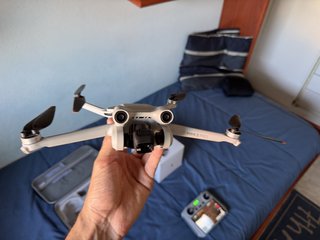 DJI Mini 3 Pro + DJI RC, batería y accesorios