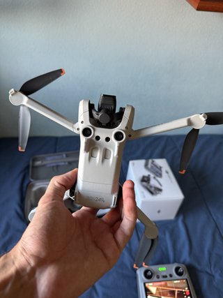 DJI Mini 3 Pro + DJI RC, batería y accesorios