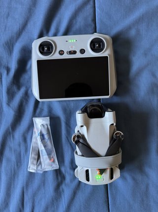 DJI Mini 3 Pro + DJI RC, batería y accesorios