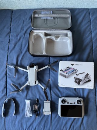 DJI Mini 3 Pro + DJI RC, batería y accesorios