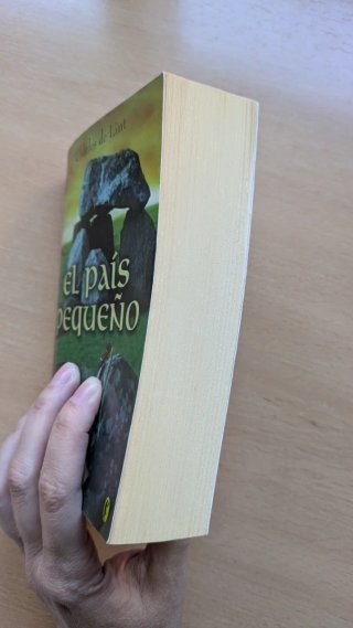 El país pequeño (novela fantasía)