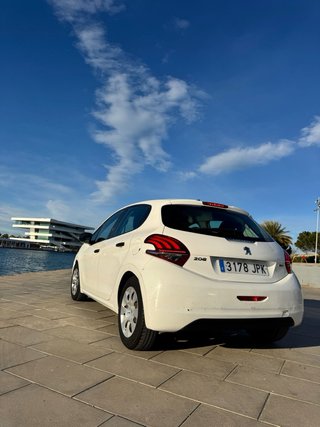 Peugeot 208 2016