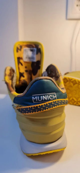 Zapatillas Munich Lifestyle Gris y Amarillo