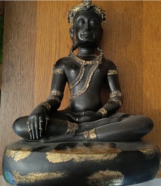 Escultura Buda meditando negra dorada