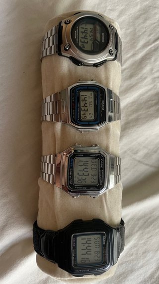 Lote 4 Relojes Casio (Plata y Negro)