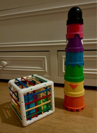 Juego cubo, torre apilable colores y puzzles