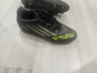 Botas de fútbol Adidas F50 Negras y Verdes