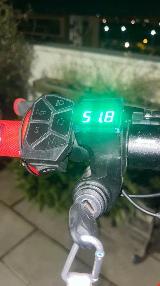 Patinete eléctrico iX3 con llave