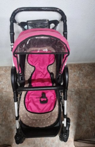 Carro de bebé rosa