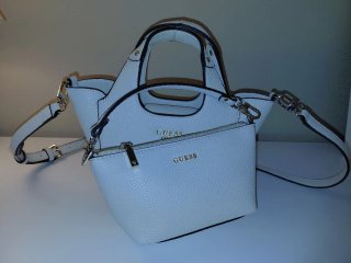 Bolso Guess Blanco y Dorado