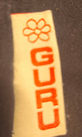 Camiseta Vintage GURU – Estilo Y2K