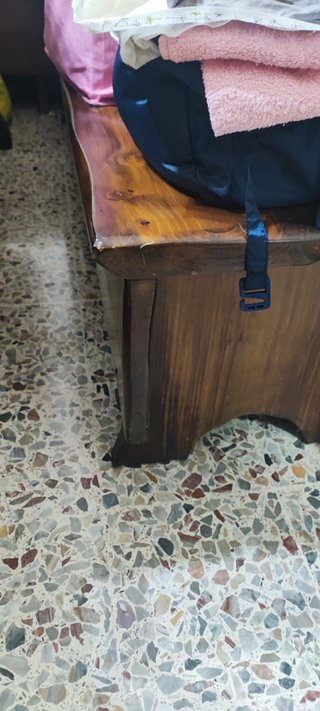Tavolo in legno massello con panca