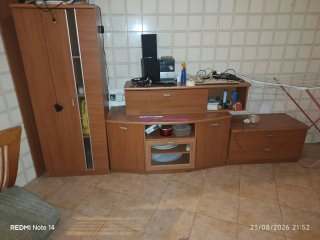 Mueble de TV de madera y cristal
