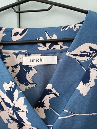 Blusa Amichi floral azul y blanco Talla L