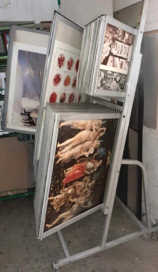 Expositor triple para láminas