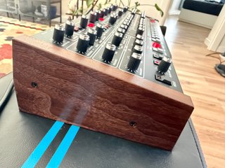 Sequential Prophet-6 Desktop Sintetizador