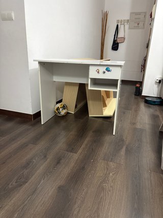 Scrivania bianca per bambini