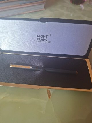 Pluma Montblanc Negra y Dorada
