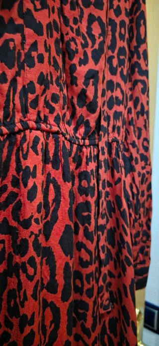 Zara - Vestido estampado animal negro rojo