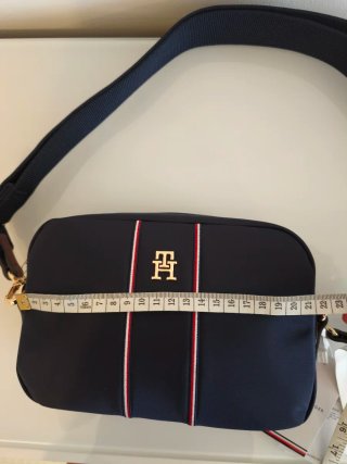 Bolso bandolera Tommy Hilfiger azul y dorado