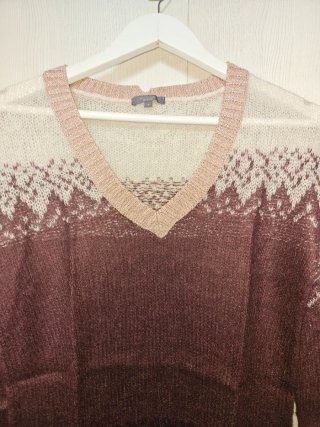 Jersey fino cuello pico beige y morado
